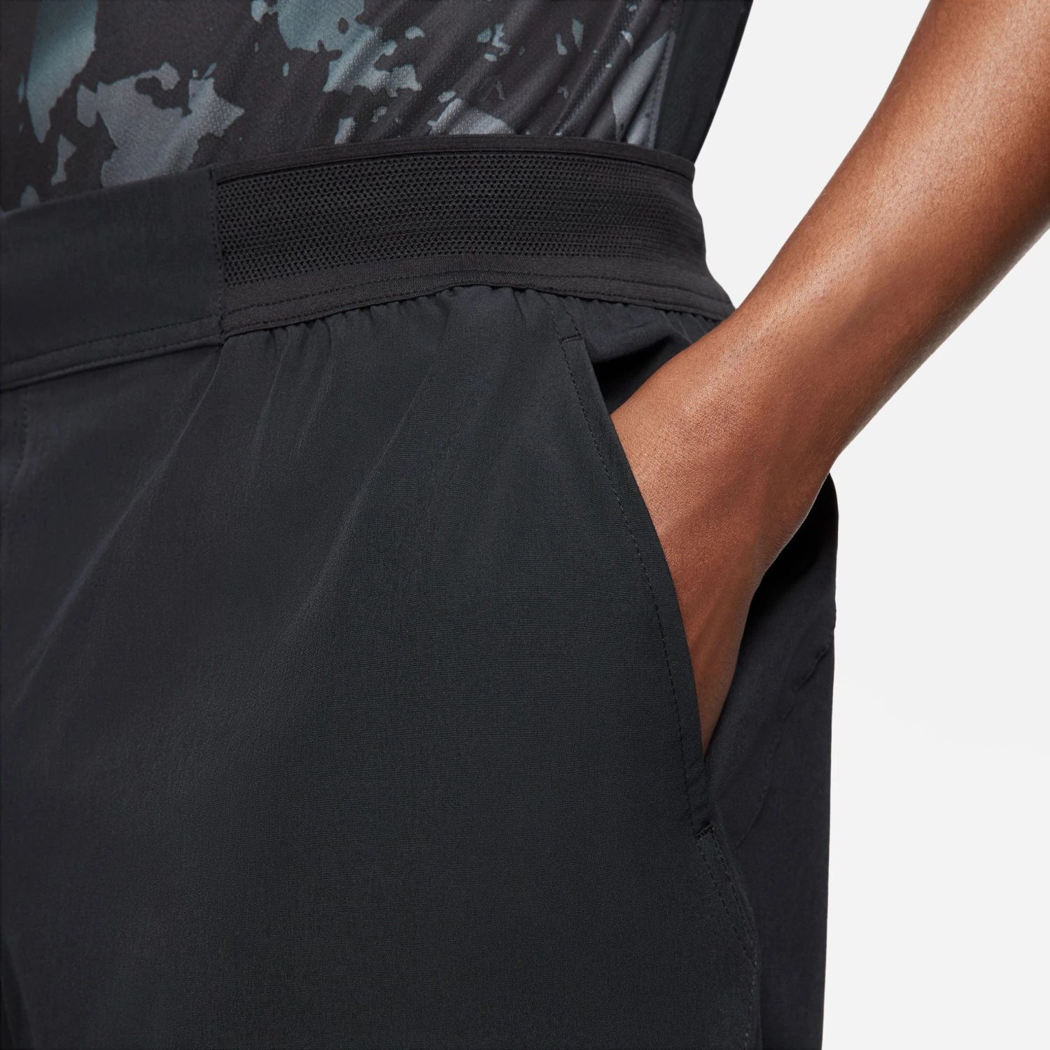 Nike Men's Dri-FIT Advantage 7-Inch Shorts (Black/White) 8 Nike Men's Dri-FIT Advantage 7-Inch Shorts (Black/White) - Image 6